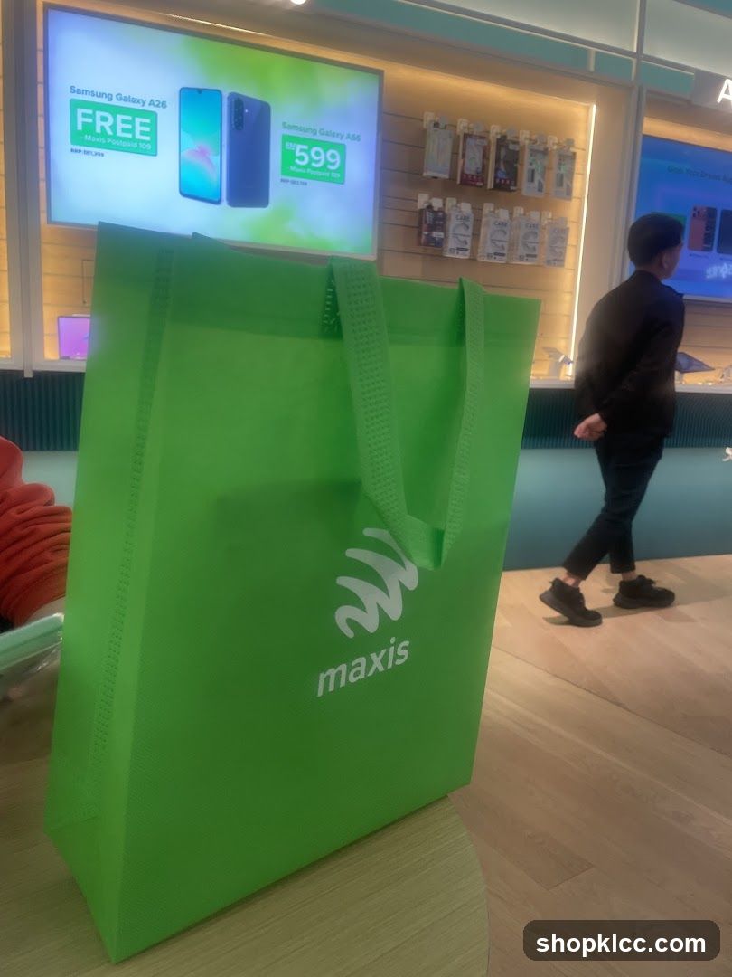 Maxis branded shopping bag