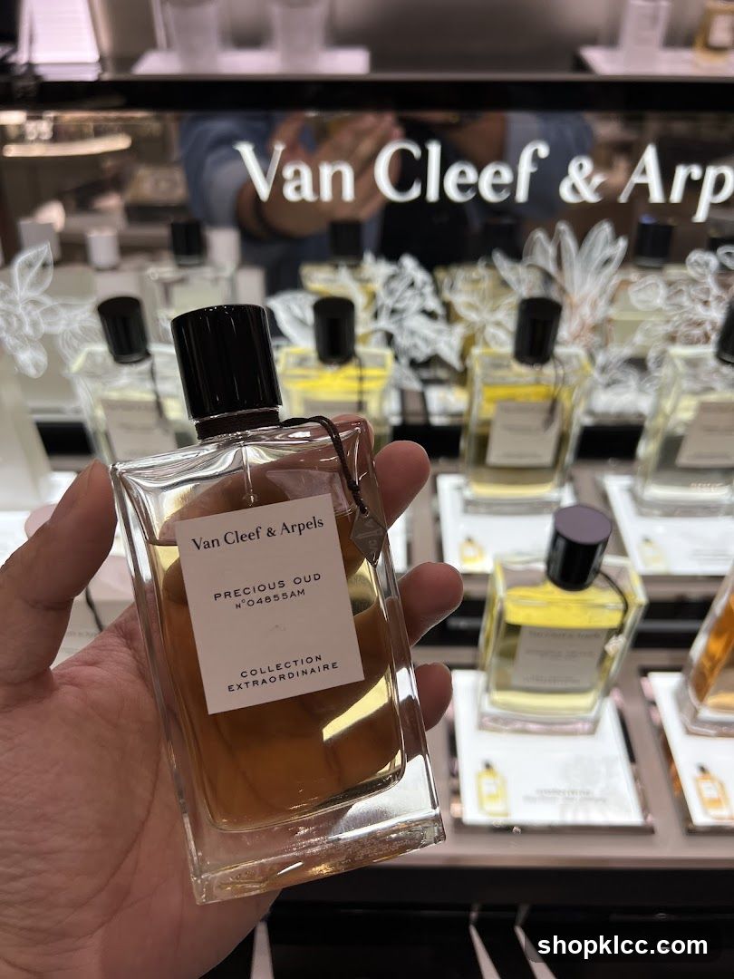 Van Cleef & Arpels Perfume Display