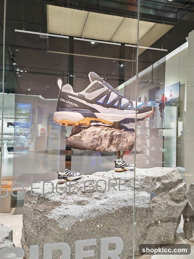 Salomon Shoe Display