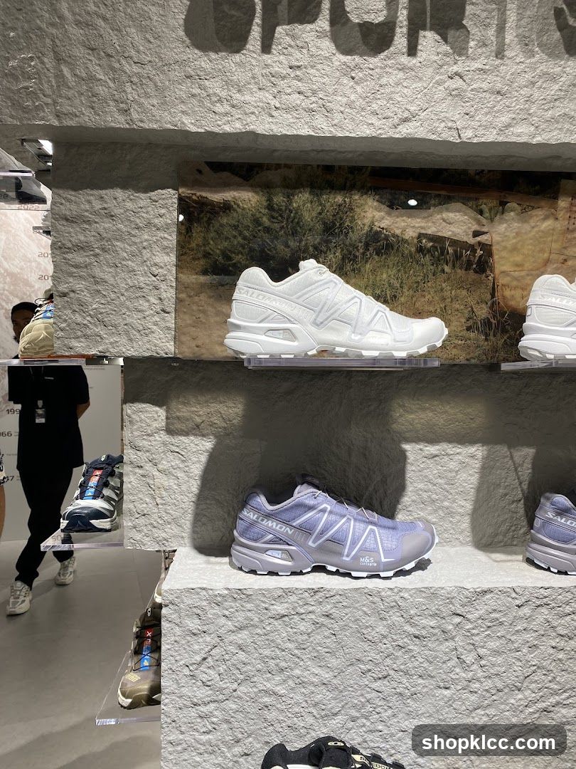 Salomon Shoes Display