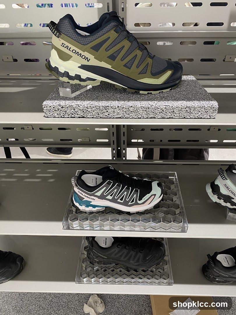 Salomon Shoes Display