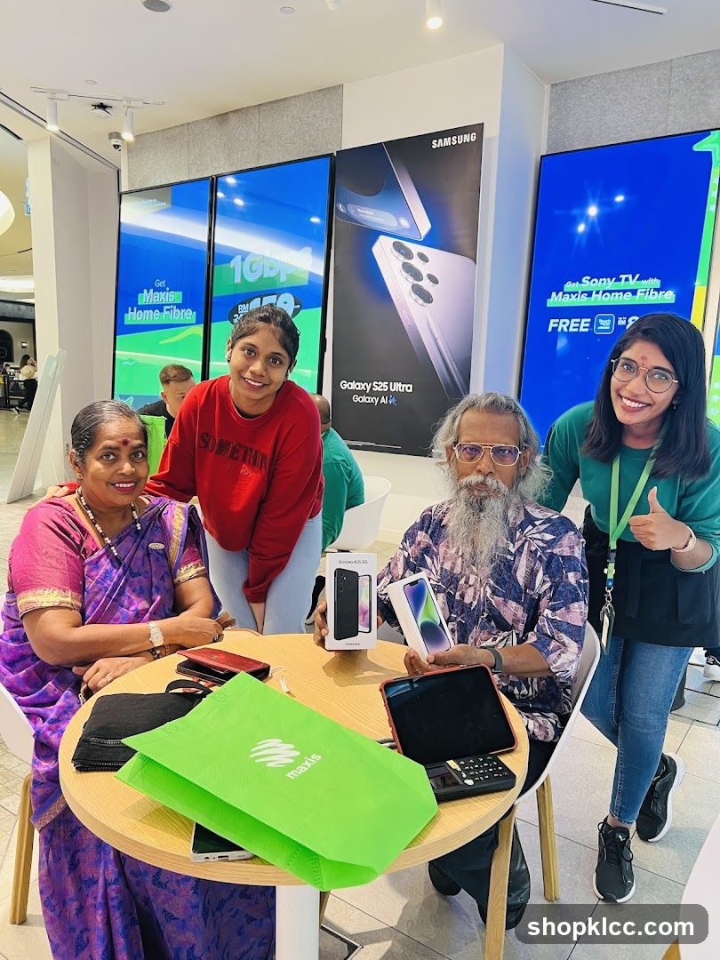 People with Samsung phones and Maxis bag