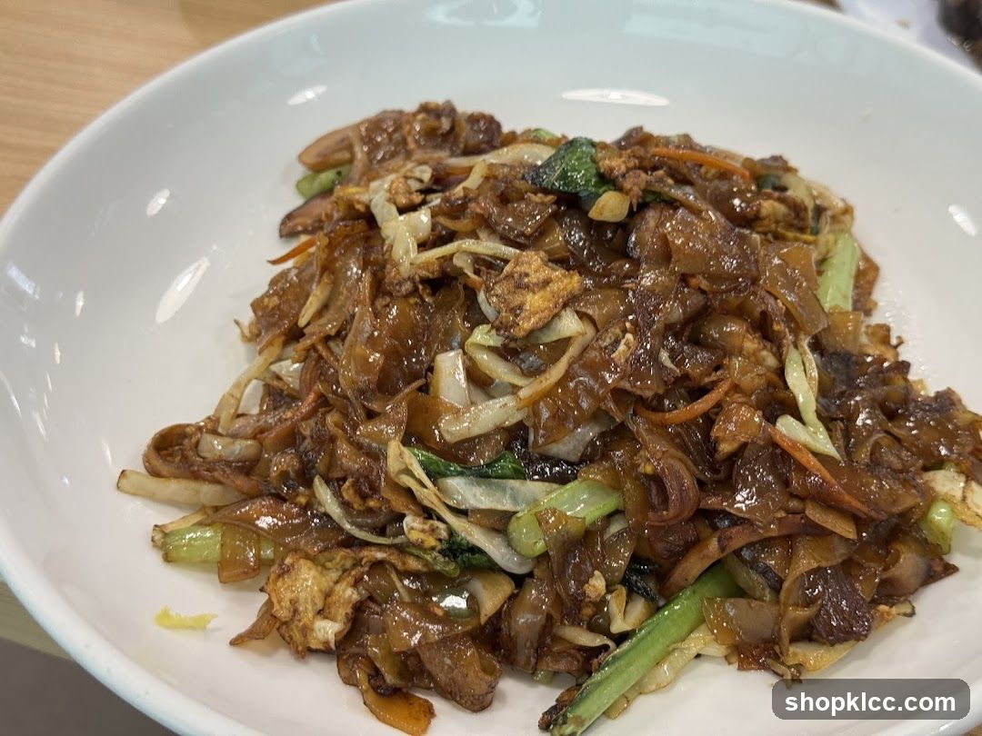 Fried Noodles with Vegetables and Egg