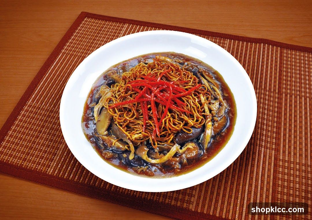 Stir-fried noodles with mushrooms and red peppers