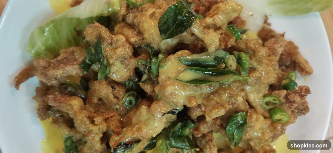 Fried Dish with Curry Leaves and Green Chilies