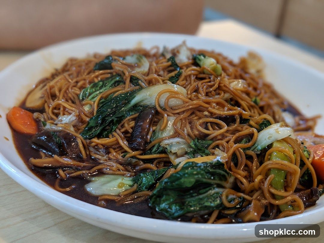 Stir-fried noodles with vegetables