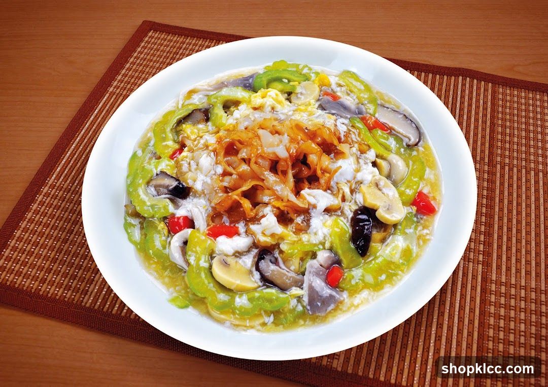 Stir-fried Vegetable Dish with Mushrooms and Egg
