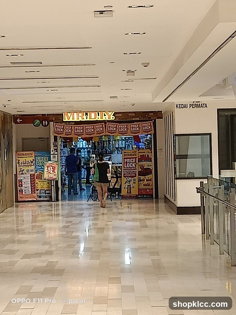 MR.DIY Storefront
