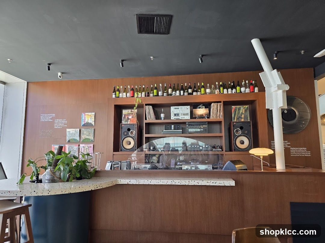 V88 Cafe & Bar