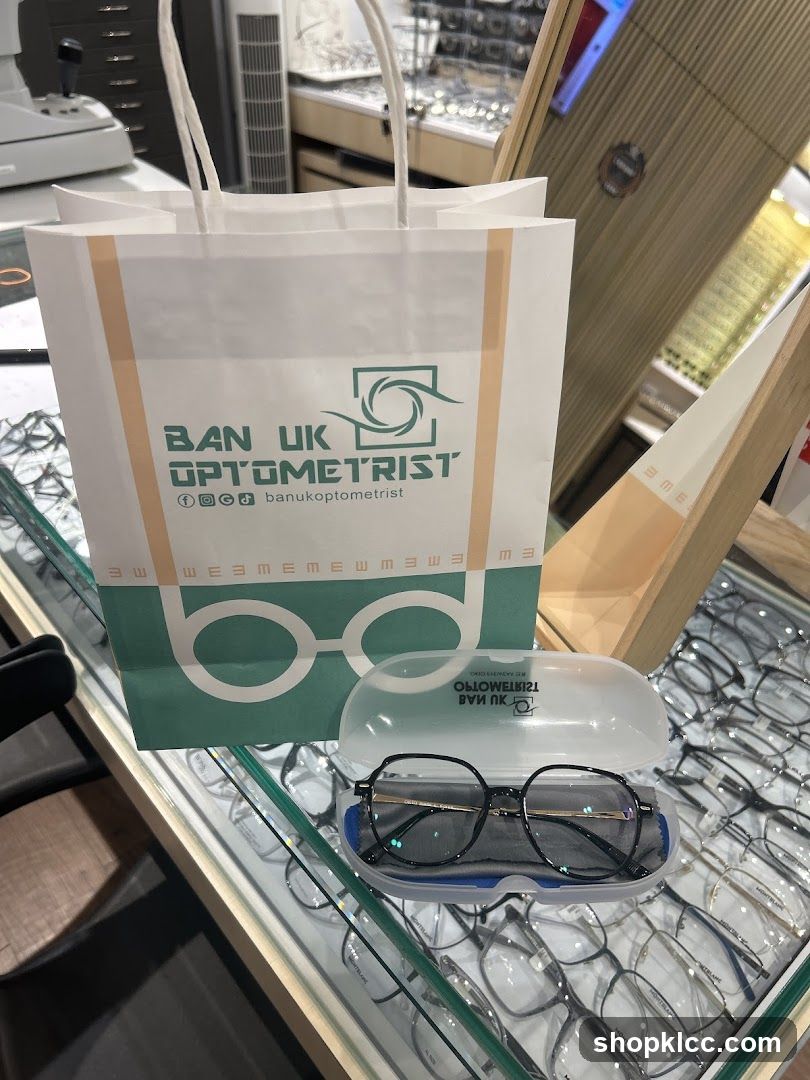 Optometrist Shopping Bag and Glasses