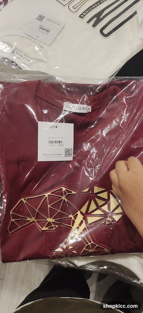 Maroon T-shirt with geometric design