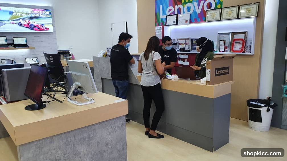 Lenovo Store Interior