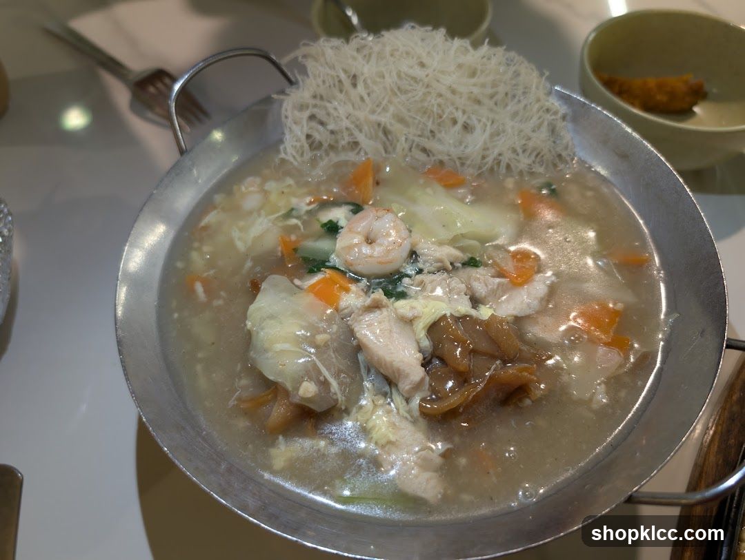 Noodles with Seafood and Vegetables