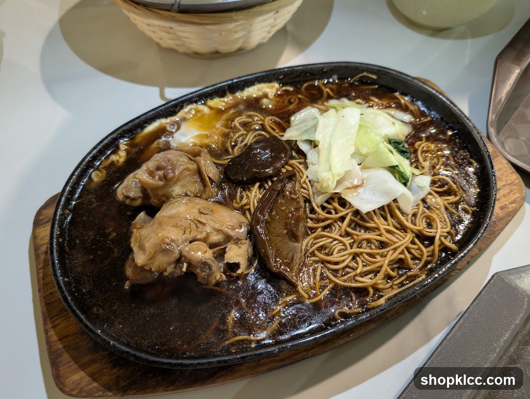 Sizzling Noodles with Chicken and Mushrooms