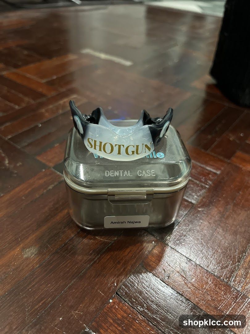 Mouthguard in Dental Case