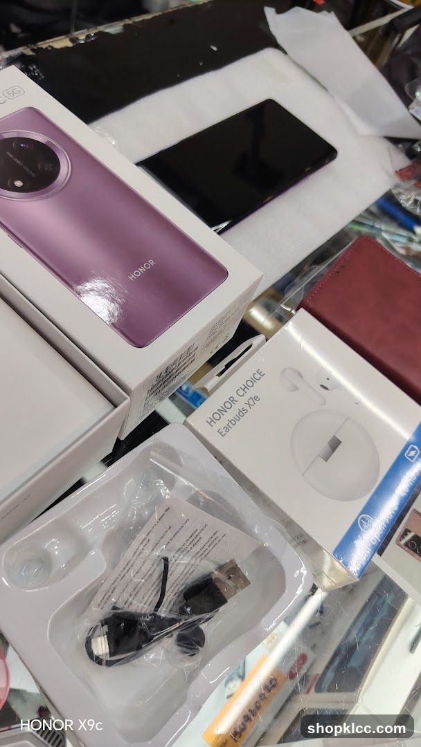 Honor X9c Smartphone and Earbuds