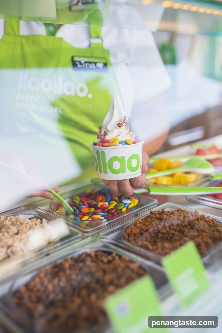 Frozen Yogurt with Toppings