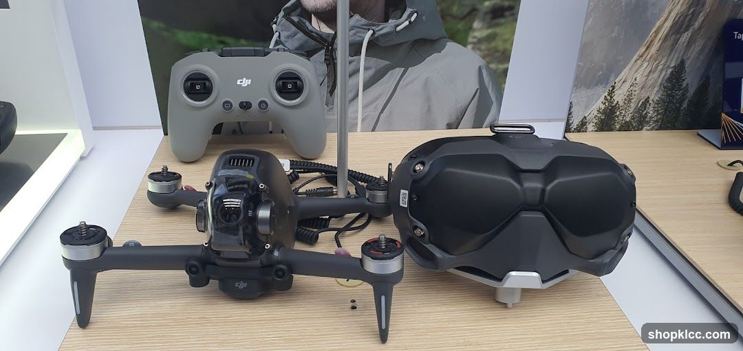 Drone and VR Goggles Display