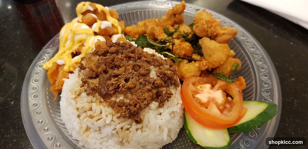 Rice dish with fried chicken and minced meat