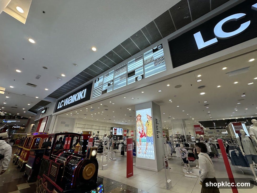 LC Waikiki Store Interior