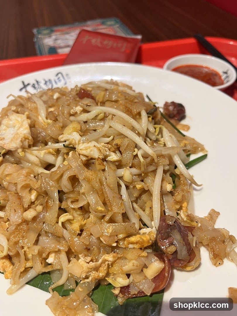 Stir-fried Noodles with Bean Sprouts and Egg