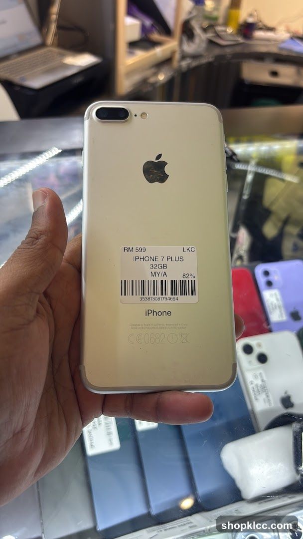 Used iPhone Display in Shop Interior