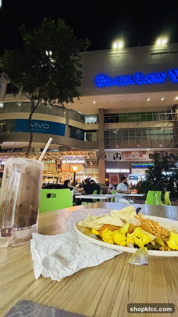Dining at Plaza Low Yat Night Market