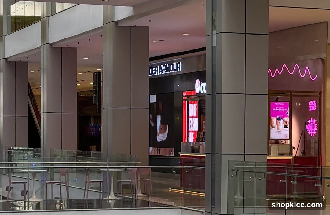 Under Armour and Cool Blog Storefronts