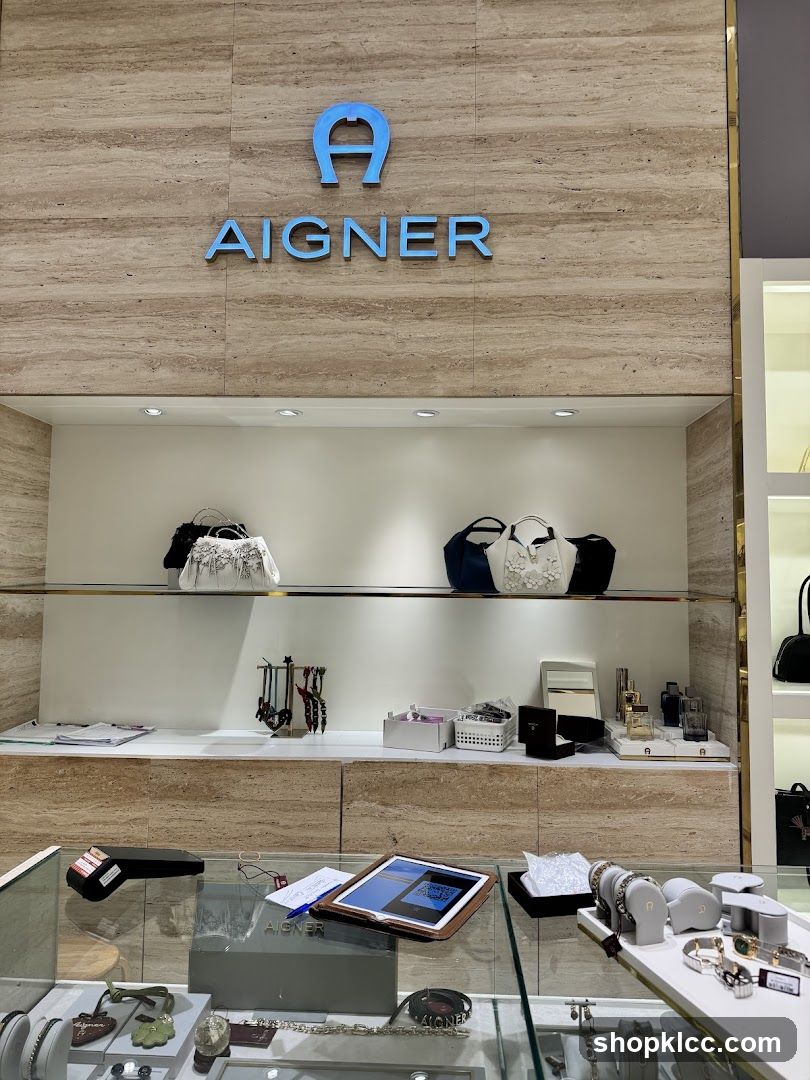 Aigner Store Display