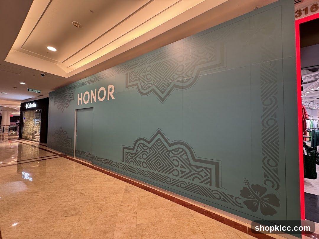 HONOR Store Under Construction