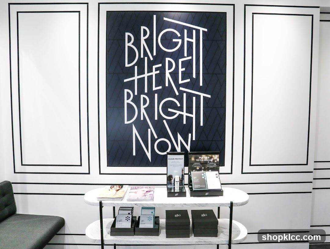 Retail Display with Motivational Text