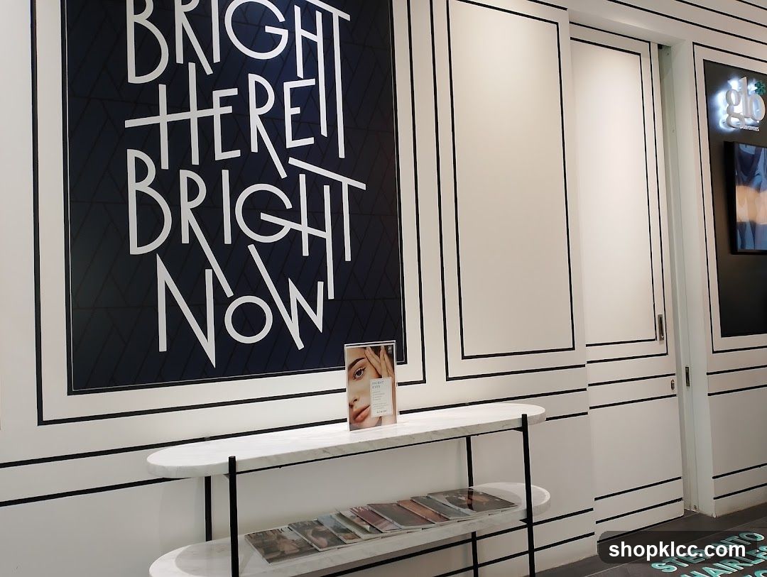 Interior with motivational text and display shelf