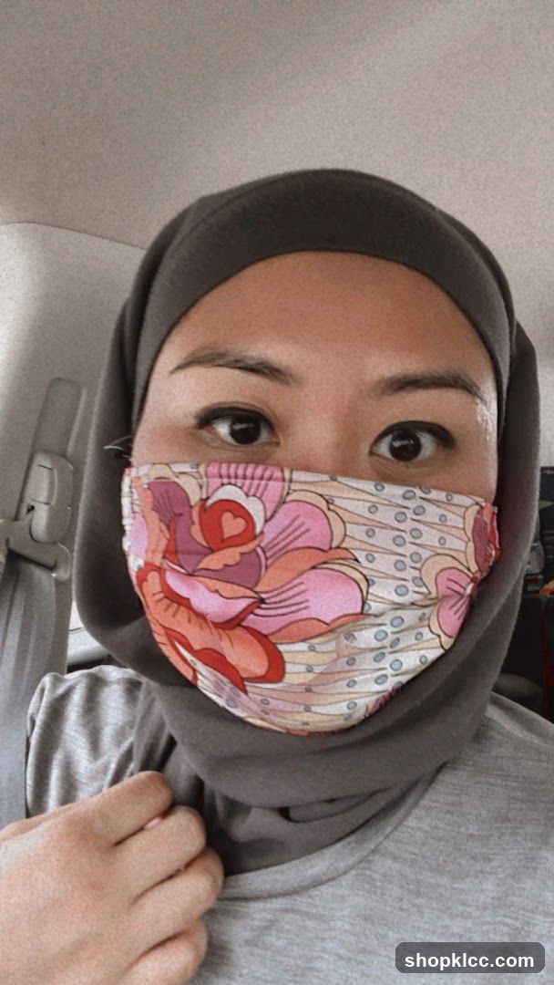 Woman wearing a face mask