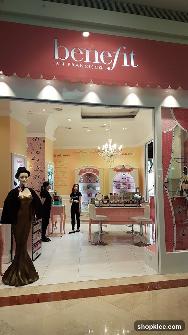 Benefit Cosmetics Boutique & BrowBar lounge
