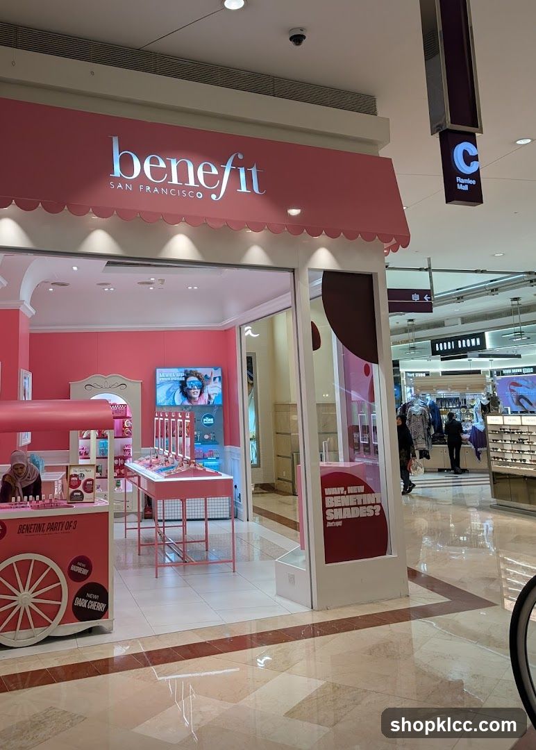 Benefit Cosmetics Boutique & BrowBar lounge