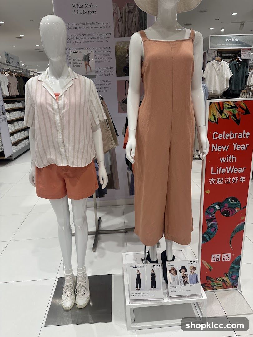 Uniqlo Store Display