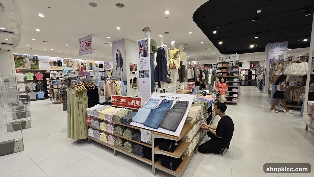 Uniqlo Store Interior