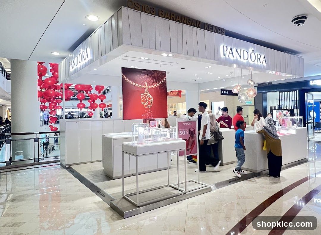 Pandora Store Display