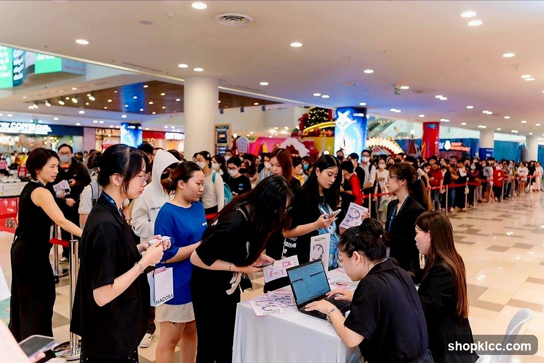 Crowd at a Pandora Event