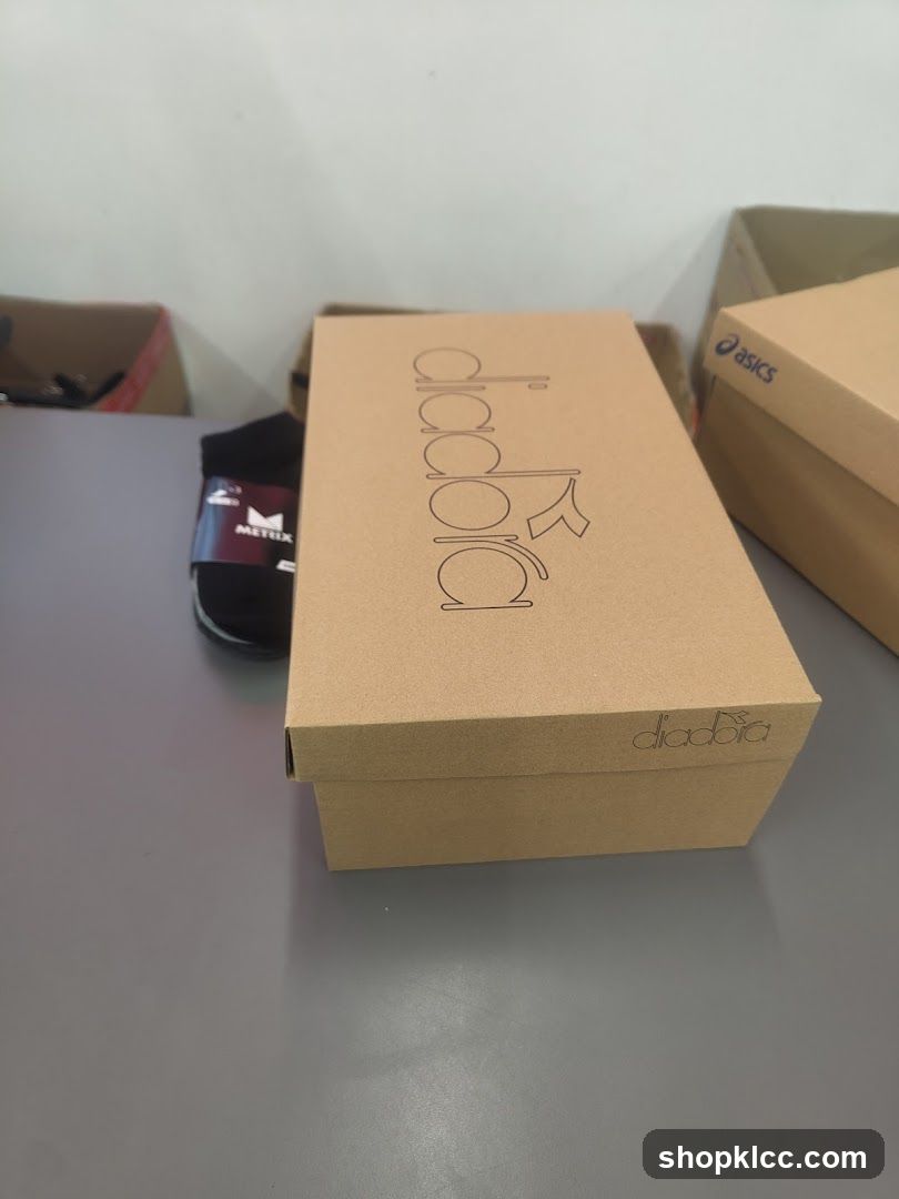 Diadora Shoe Box with Socks