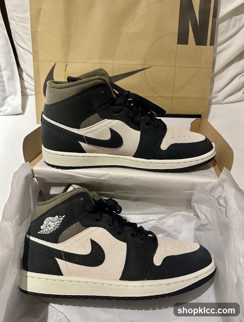 Air Jordan 1 Mid Sneakers