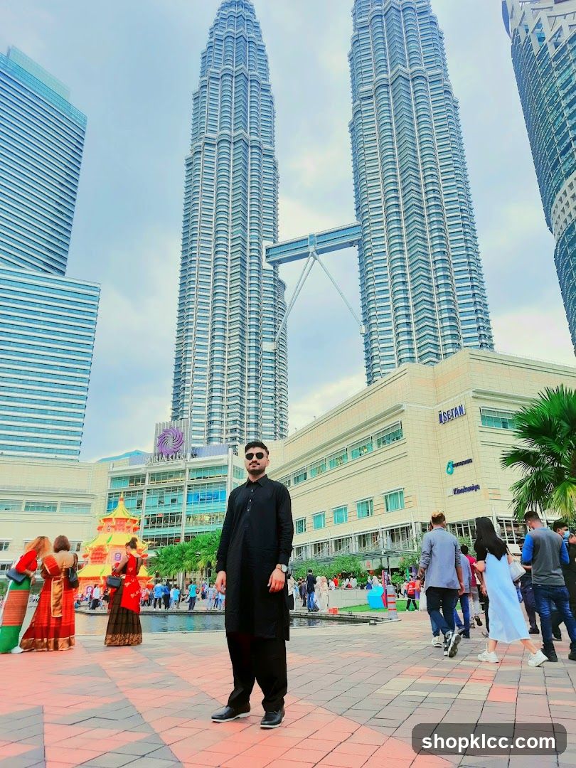 People in front of Petronas Towers