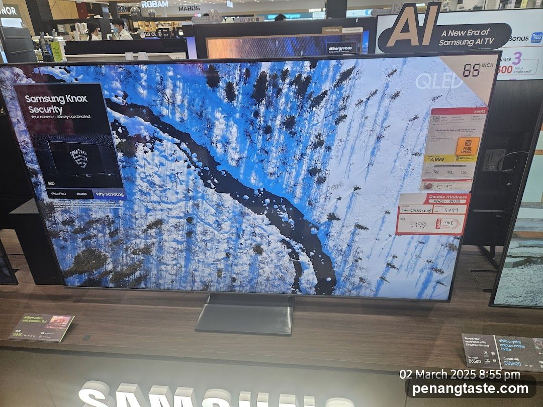 Samsung QLED TV Display