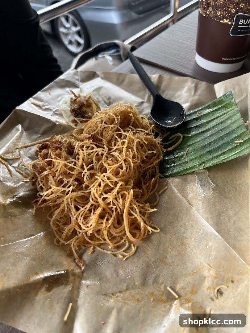 Noodles on banana leaf