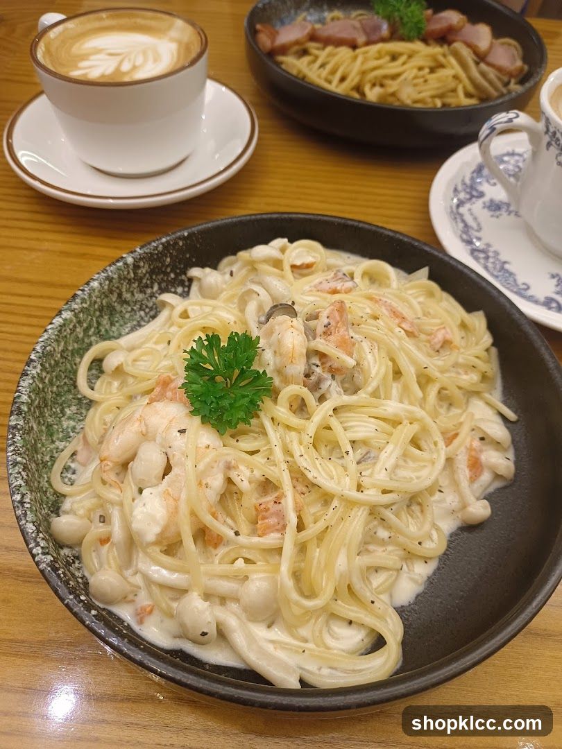 Creamy Pasta with Shrimp and Enoki Mushrooms