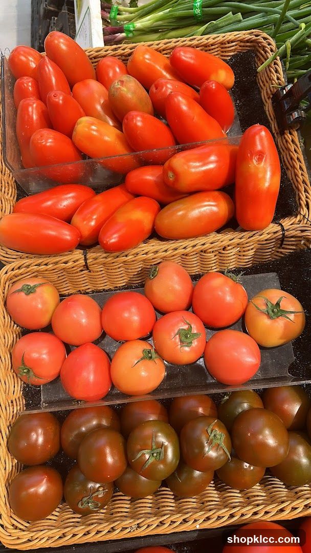 Fresh Tomatoes Display