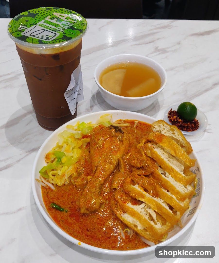 Curry Chicken Noodles with Drink