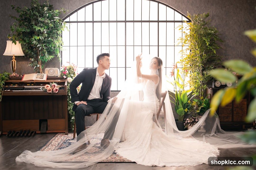 Wedding Photo Shoot in Vintage Interior