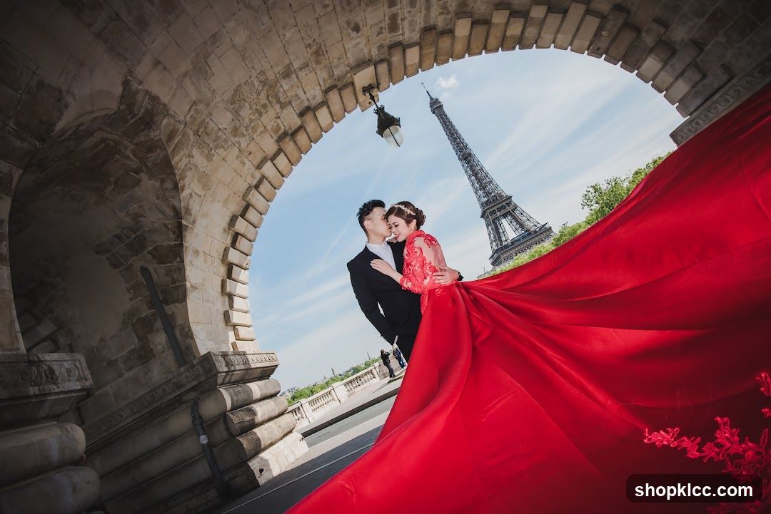 Parisian Romance Under the Arch