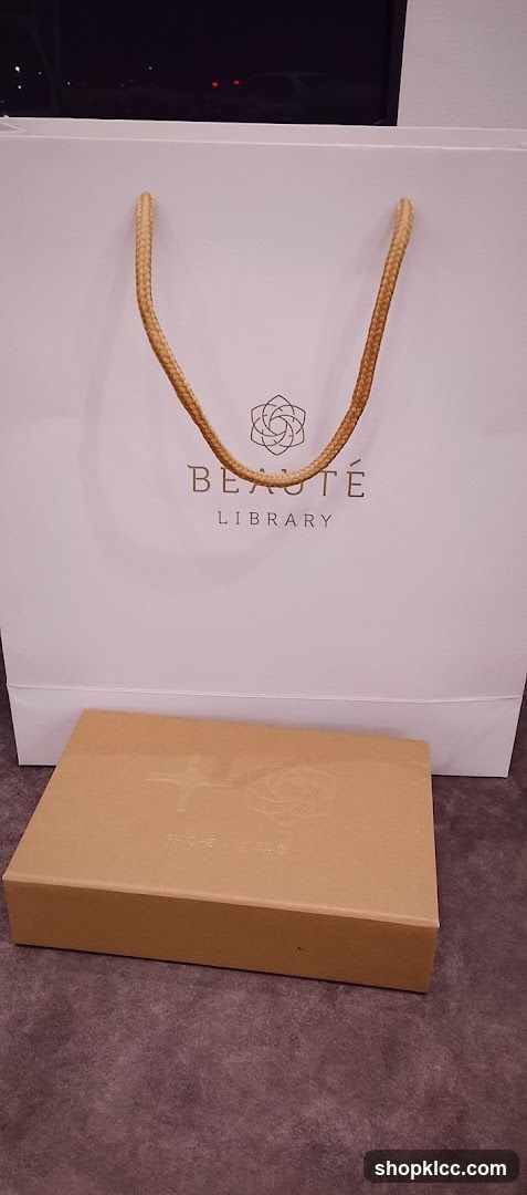 Beauté Library Shopping Bag and Box